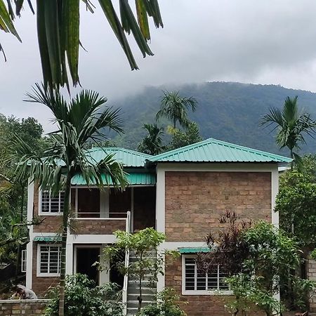 The Rustic Cottage - Homestay チェラプンジ エクステリア 写真