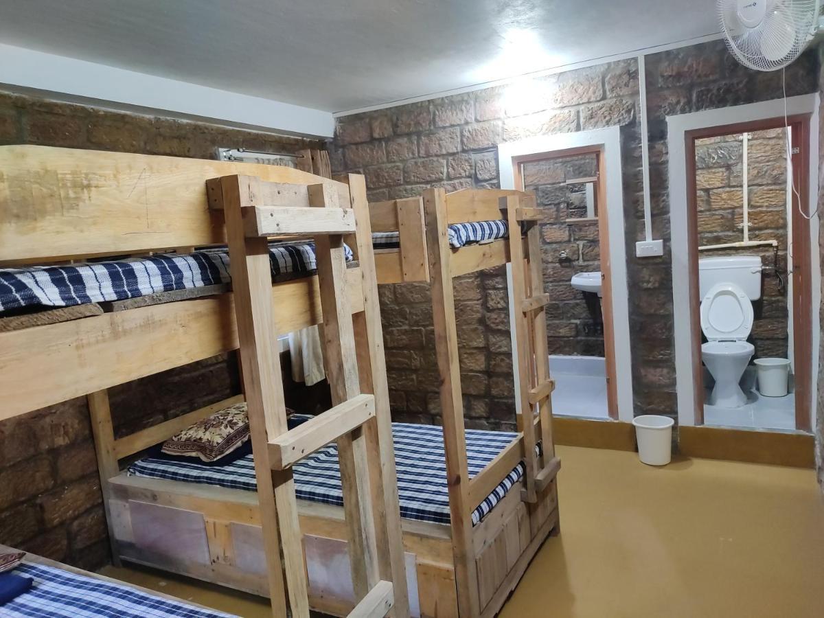 The Rustic Cottage - Homestay チェラプンジ エクステリア 写真